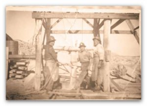 Los edificios donde se producía y extraía el combustible sólido todavía están firmes en el suelo del Auca Mahuida