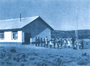 Escuela Provincial Nº 33 Ramón Solanas Puerta, en el paraje Yuncón, departamento Collón Curá, a treinta kilómetros de Piedra del Águila, ubicada en la comunidad mapuche Ancatruz