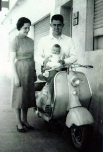 La inconfundible motoneta Siam Lambreta de los doctores Beatriz Battisti y su marido Víctor