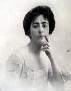 Elena Josefina Roca Funes de Castells. Su padre fue el general Julio Argentino Roca. El marido de Elena y su familia se quedaron con 360.000 hectáreas de territorio neuquino. No lo poblaron, ni lo pusieron en producción. Lo vendieron multiplicando por veinte lo invertido.