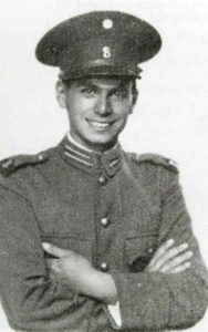 Jaime de Nevares en el servicio militar