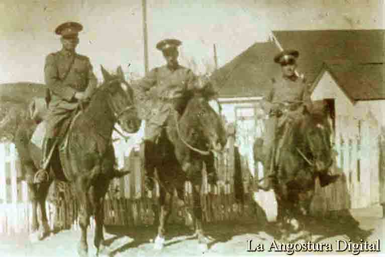 Los primeros policías no solo debían afrontar a los pobladores armados, sino también los ataques de los bandoleros chilenos que cruzaban seguido la cordillera.