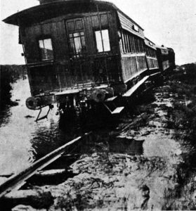 Las aguas detienen al tren.