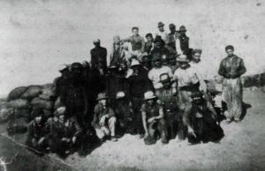Foto de mineros de Auca Mahuida en 1944