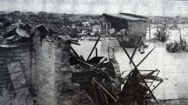 Casas derrumbadas tras el alud. Imagen de Archivo de “Río Negro” publicada el 13 de marzo de 1975