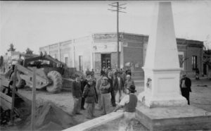 Traslado del monolito fundacional.