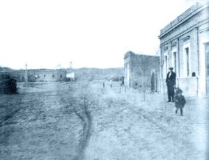 Humberto A. Ligaluppi. La familia del fotógrafo, 1922. Sistema Provincial de Archivos.