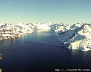 Laguna Fea, donde nace el río Barrancas, afluente del río Colorado.