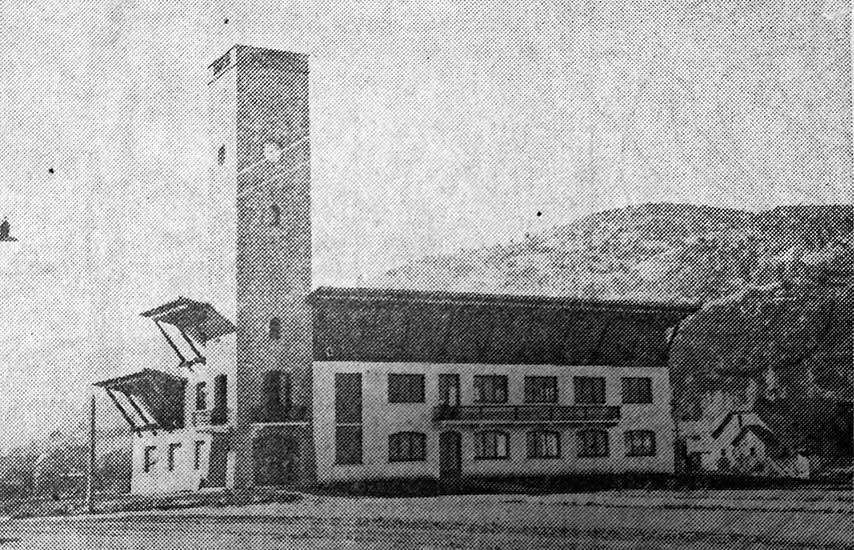 Edificio de la Municipalidad de San Martín de los Andes en 1959, año de su inauguración.