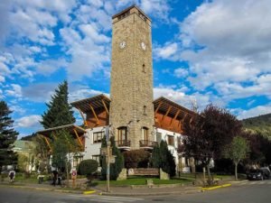 Edificio de la Municipalidad de San Martín de los Andes en la actualidad.