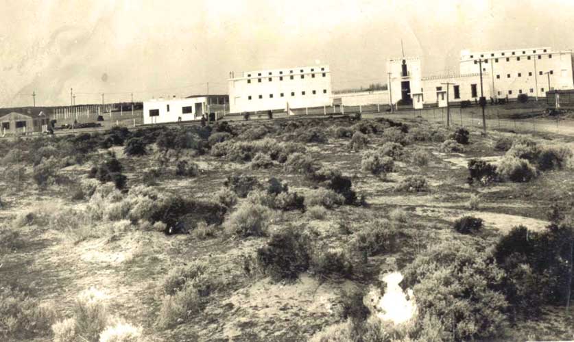 Imagen de la Cárcel año 1936 se inicia el emparejamiento de tierra y comienzo de distintas obras entre ellas la construcción de las casas del Personal Superior