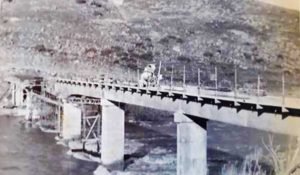 Pilo Lil: 1971 – Avanzado estado de las obras del Puente sobre el río Aluminé.