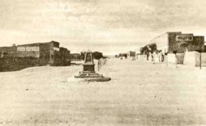 El Monolito (piedre fundamental). Fue construido por A. Buzzoni.