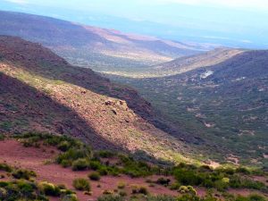 Fotografía de la zona apróximada de la búsqueda de Bairoletto en Neuquén, en la actualidad. El alto, el cordón de los Chihuidos.