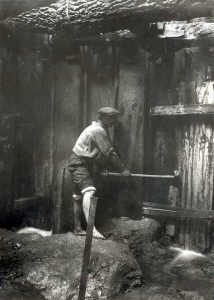 Construcción del Dique Ballester sobre el río Neuquén