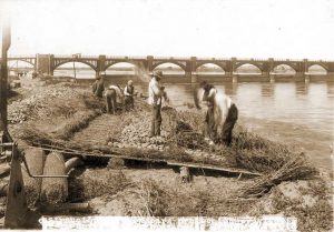 Construcción del Dique Ballester sobre el río Neuquén
