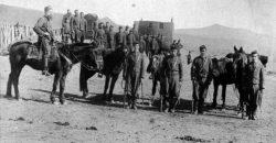 Fortín Codihue: A caballo, el Teniente Coronel Manuel Ruibal, segundo Jefe del Regimiento 11