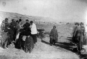 Bautismo obligado de los integrantes de la tribu de Reuque Curá luego de su presentación en Codihue