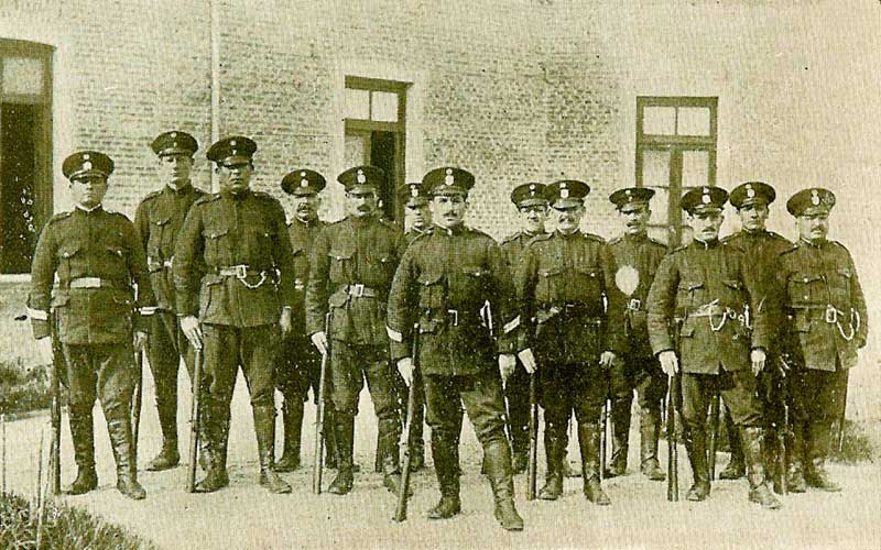 Guardia policial, a cargo del Cabo Benegas - 1930 - Neuquén Capital - Archivo Histórico Municipal, Ciudad de Neuquén.