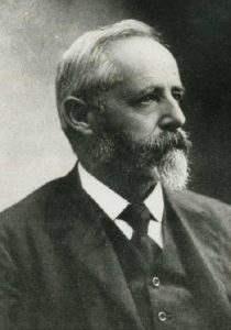 Santiago Roth , en su expedición del año 1922 halló los restos del dinosaurio saurópodo Neuquensaurus australis.