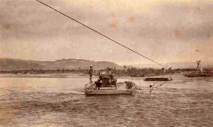 Balsa sobre el río Chimehuin - 1917.