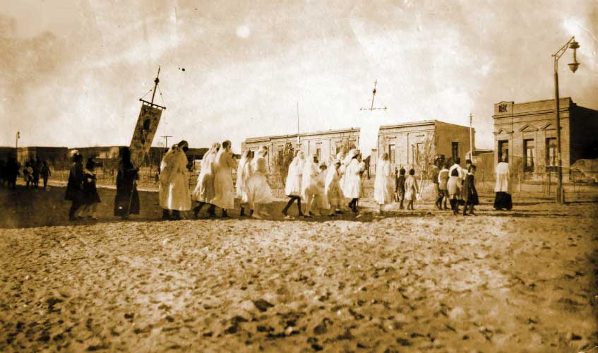 Procesión religiosa por las calles de Neuquén - 1923