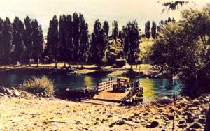 Balsa en el río Aluminé - Década del ‘30