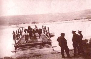 Balsa en el río Collón Cura - Década del ‘20,