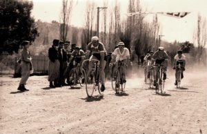 Entre éstos destacamos a Osvaldo Varea, empleado del Correo (a quien pertenecen las fotografías, cedidas por sus familiares) y Pedro Torres, bicicletero; ambos adversarios y amigos.