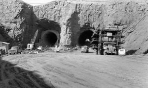 El Chocón: Los túneles