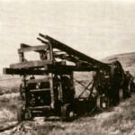 Equipo perforador en Bajo de Covunco (Neuquén): con este equipo primitivo perforó el Coronel Lannan el primer pozo petrolífero de la Cuenca Neuquina en 1904.