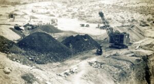 Mina Santa Marta - La draga de balde a grampa que extraía la asfaltita del rajo -1939-