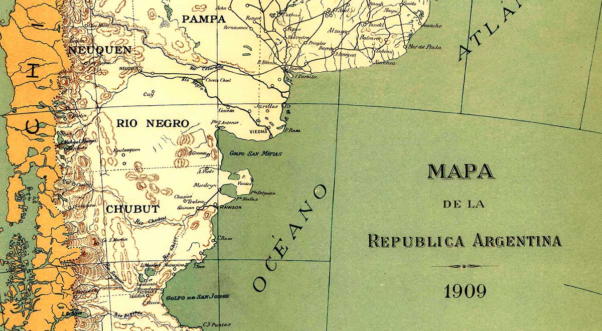 Mapa del Taller de la Oficina Meteorológica Nacional de la República Argentina, del año 1909. Muestra los accidentes geográficos, ríos y vías férreas del país.