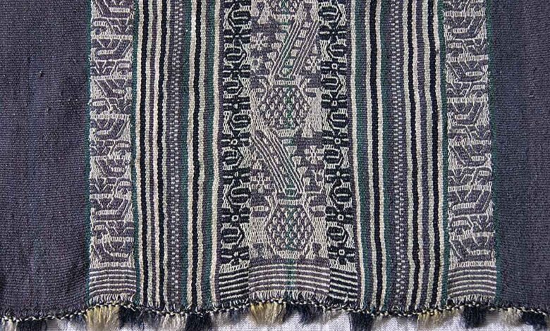 Detalle del poncho mapuche que perteneció al General José de San Martín - Museo histórico nacional, Buenos Aires.