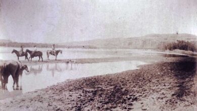 Imagen Ilustrativa. Vado del río Neuquén. Del álbum de Encina y Moreno, en 1883. Tomada en Paso de los Indios, muy cerca de donde transcurre esta historia.