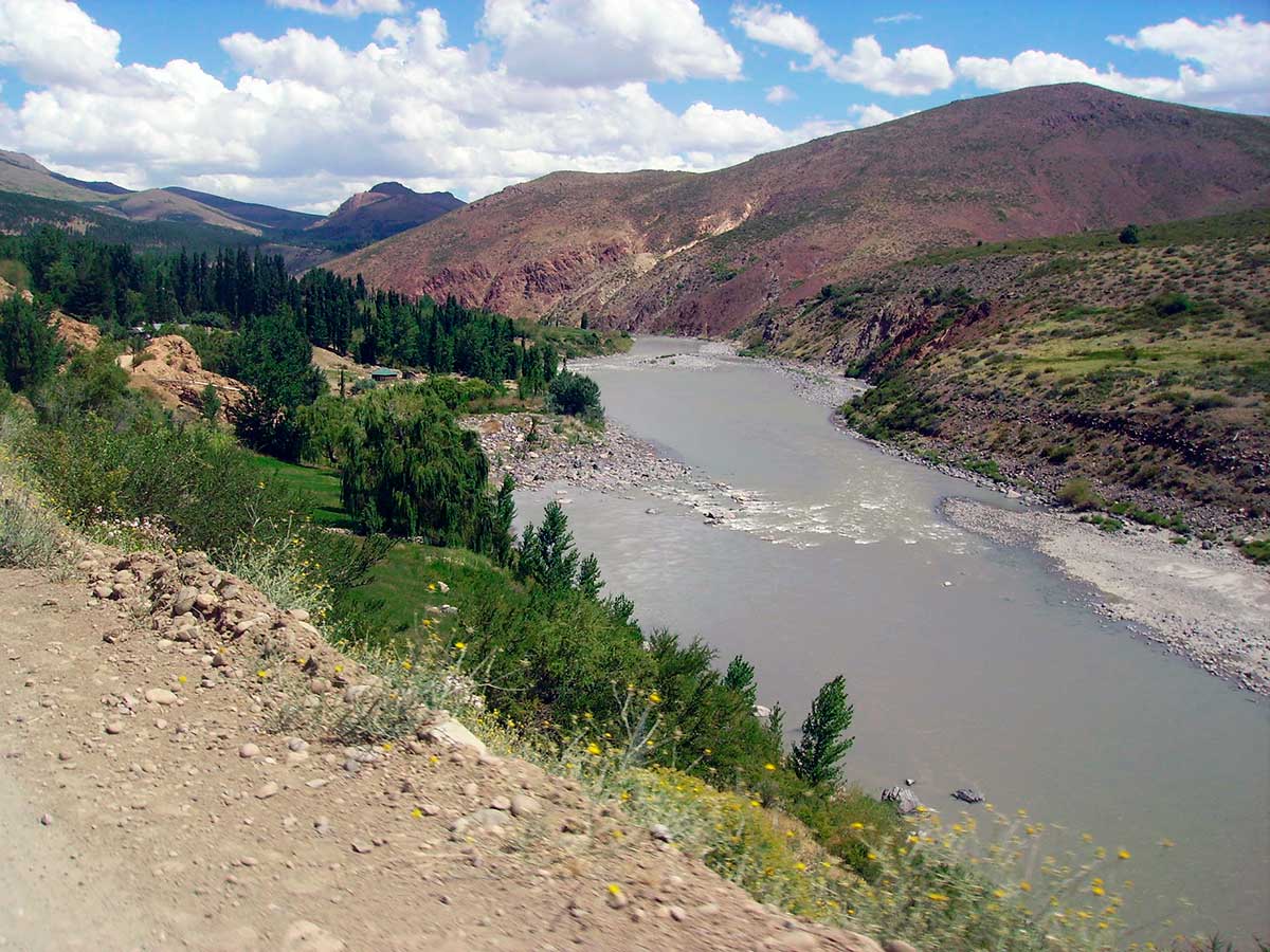 Río Neuquén llegando a Huinganco