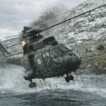 Helicóptero Puma argentino acribillado durante el combate de Grytviken, en la bahía Cumberland, Isla San Pedro (Georgias), el 3 de abril de 1982.